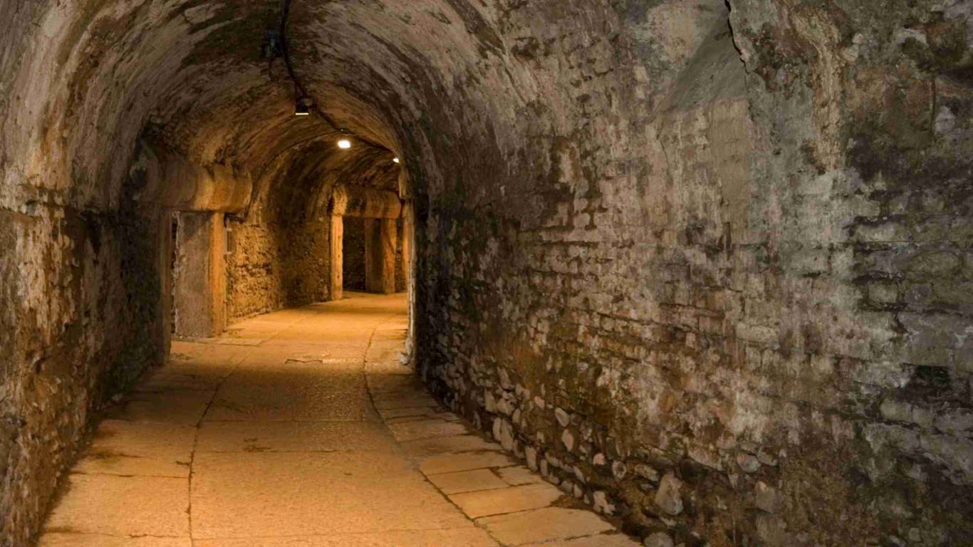 Hotel-Robinson-Roma-Sfondi-catacombe-1 Hotel-Robinson-Roma-Sfondi-catacombe-1